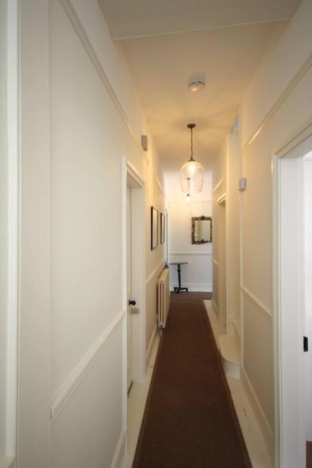 Downsview Vila Kingsdown  Exterior foto