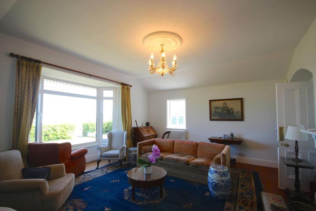 Downsview Vila Kingsdown  Exterior foto