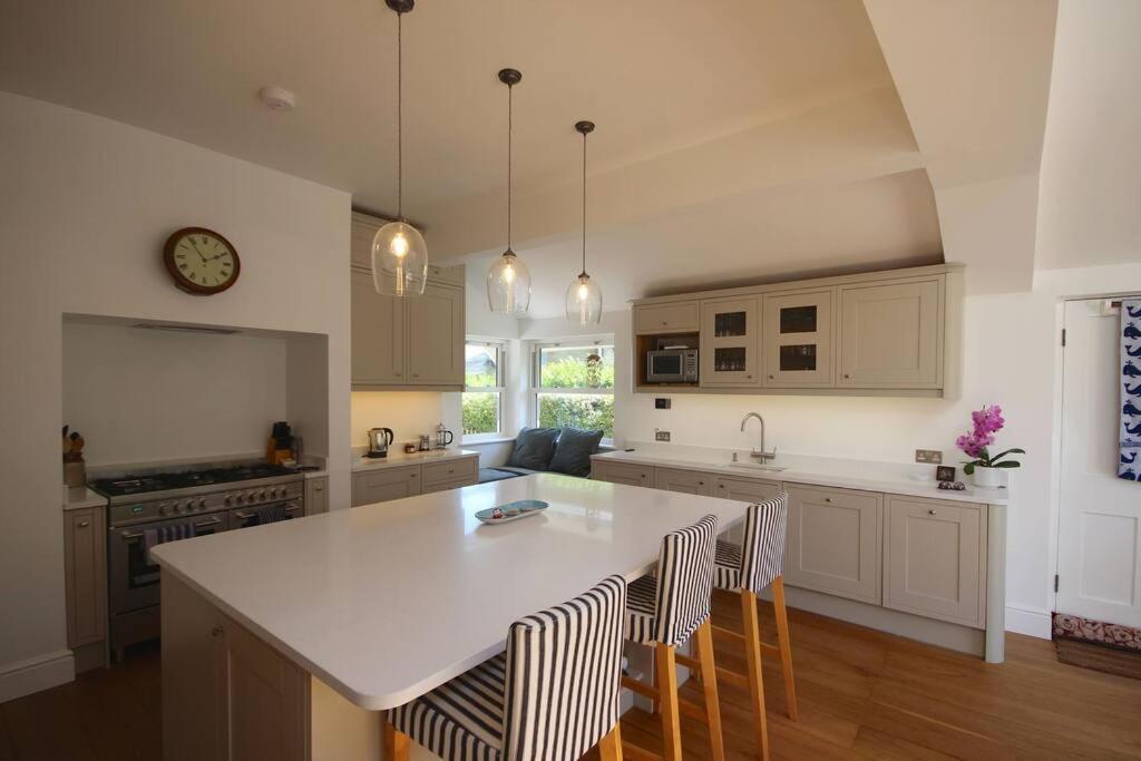 Downsview Vila Kingsdown  Exterior foto