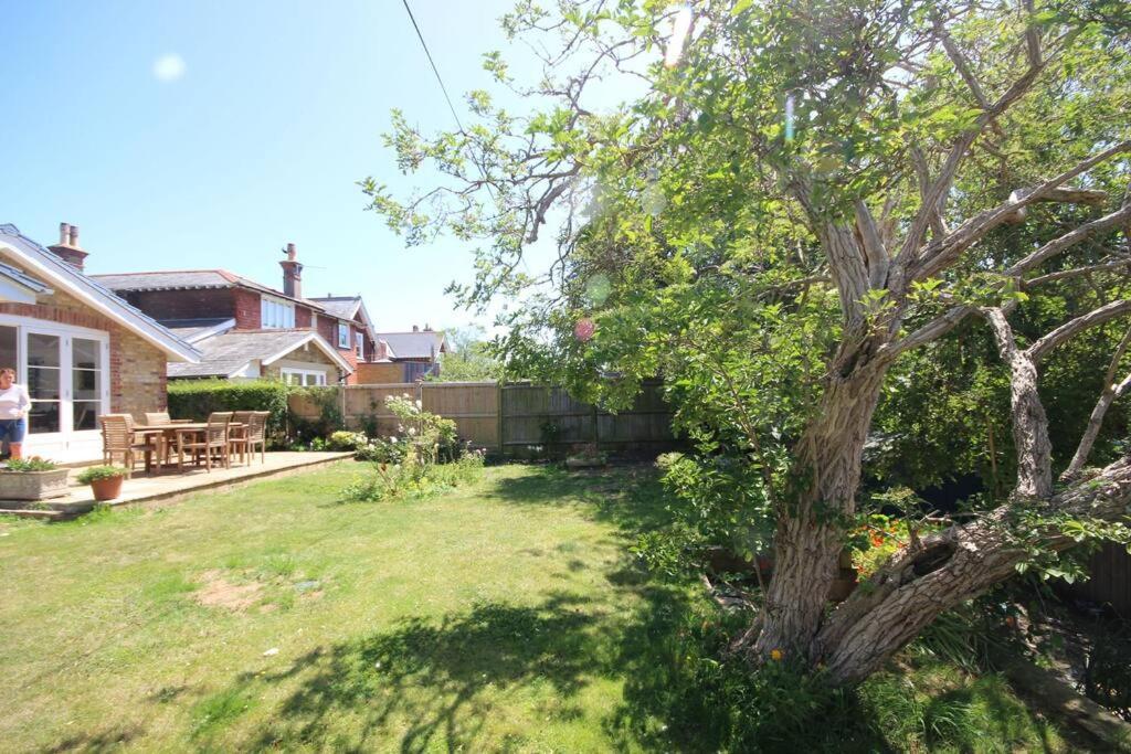 Downsview Vila Kingsdown  Exterior foto