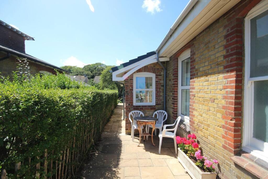 Downsview Vila Kingsdown  Exterior foto