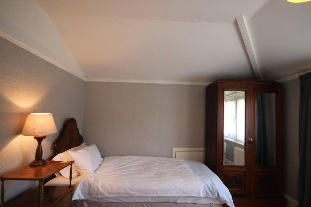 Downsview Vila Kingsdown  Exterior foto